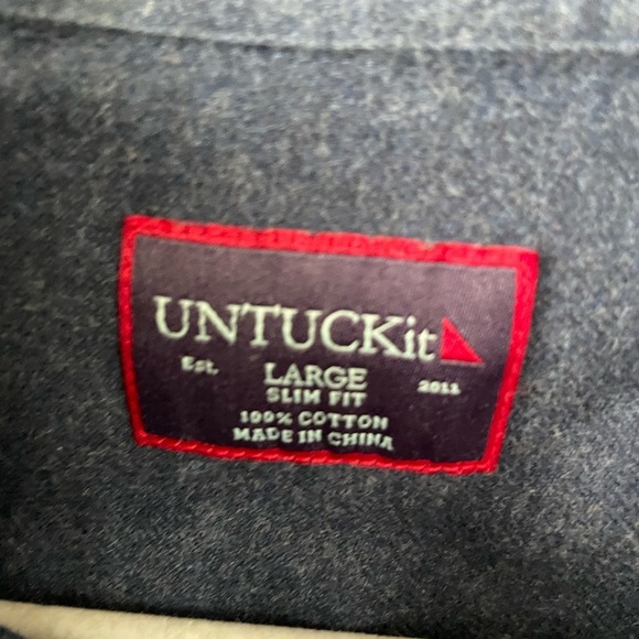 UNTUCKit, men’s large, dark blue soft flannel like cotton button down shirt EUC - Picture 2 of 6